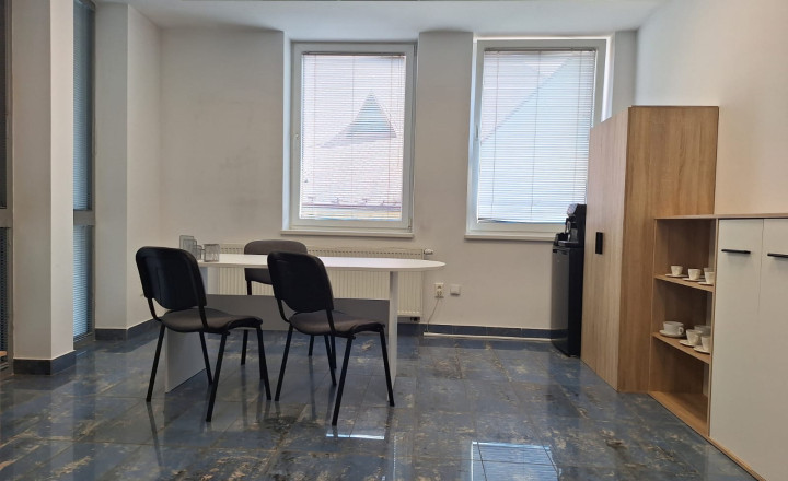 Prenájom kompletne zariadenej kancelárie v centre Zvolena - fotografia 4