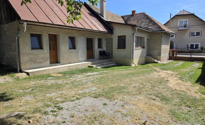 Rodinný dom v štádiu rekonštrukcie s veľkorysým pozemkom–Hrochoť - fotografia 3
