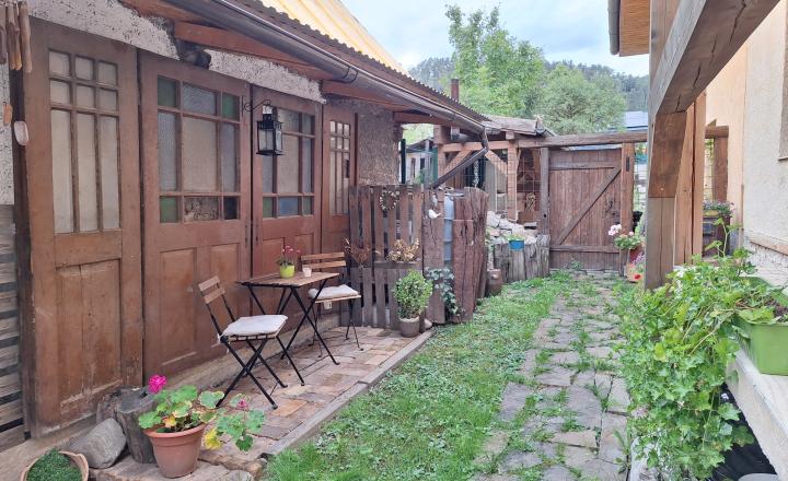 Romantický rodinný dom / chalupa po kompletnej rekonštrukcii – Nemecká - fotografia 4